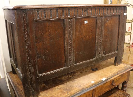 An oak coffer, 123cm wide